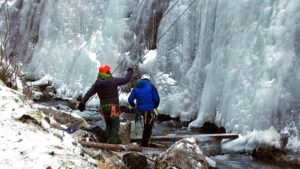 how-can-you-stay-safe-during-ice-climbing