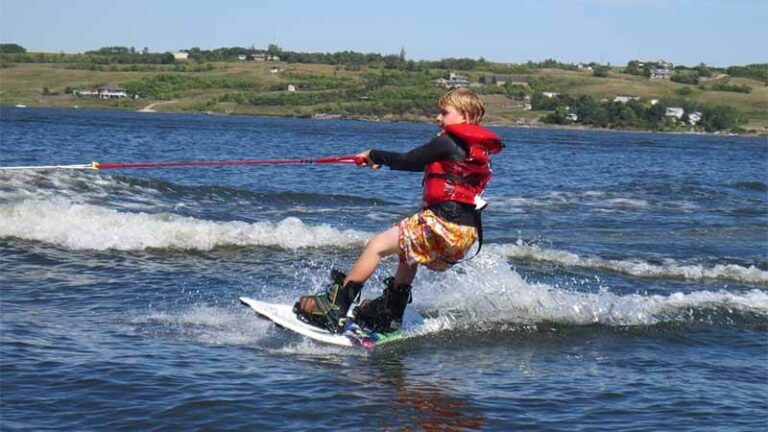5 Best Wakeboard Life Jackets for Men to Get in 2023