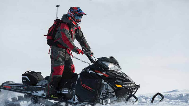 8 Best Snowmobile Jackets for Men & Women