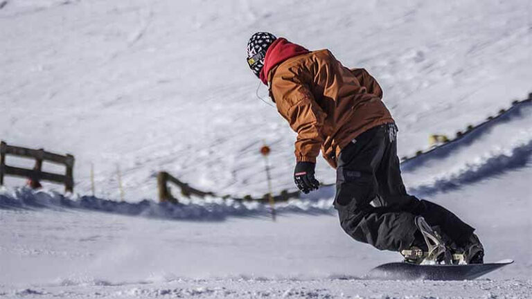 5 Best Snowboard Beanies for Men of All Budgets