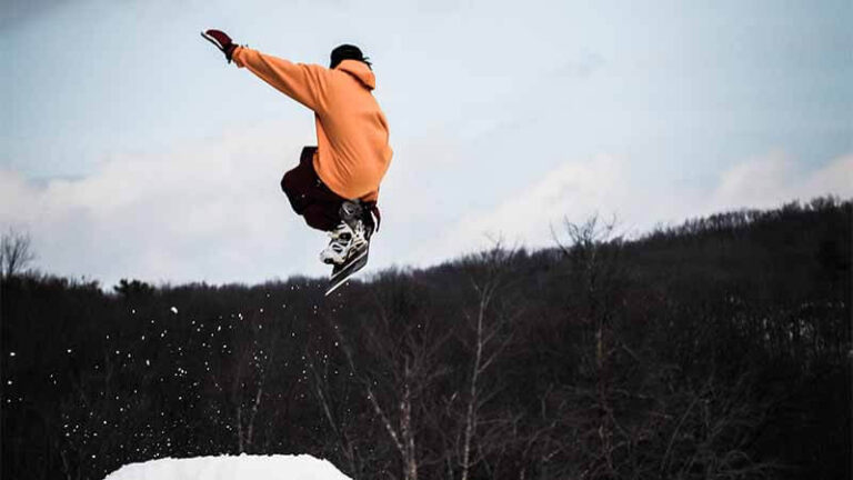 5 Best Snowboard Jackets for Men