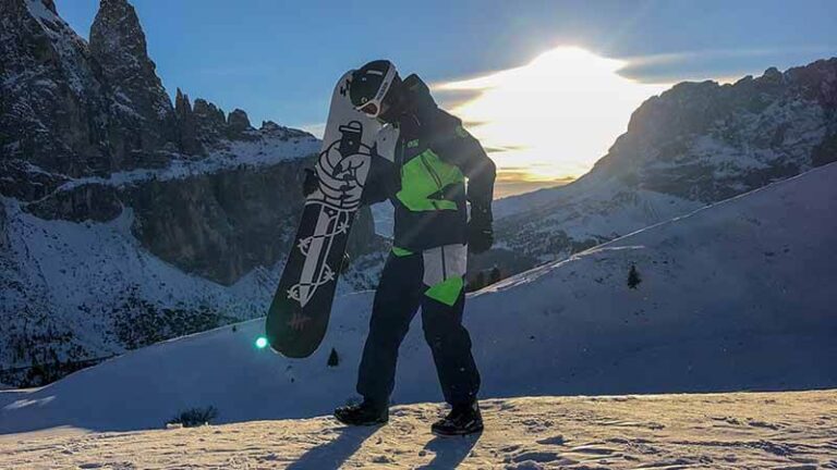 5 Best Snowboard Mittens for Men to Get in 2023