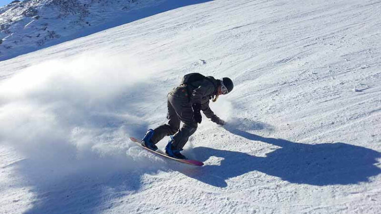 5 Best Snowboard Pants for Men to Get in 2023