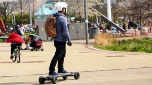 how-to-choose-the-right-electric-skateboard