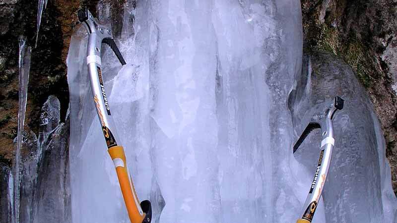 types-of-ice-climbing-axes